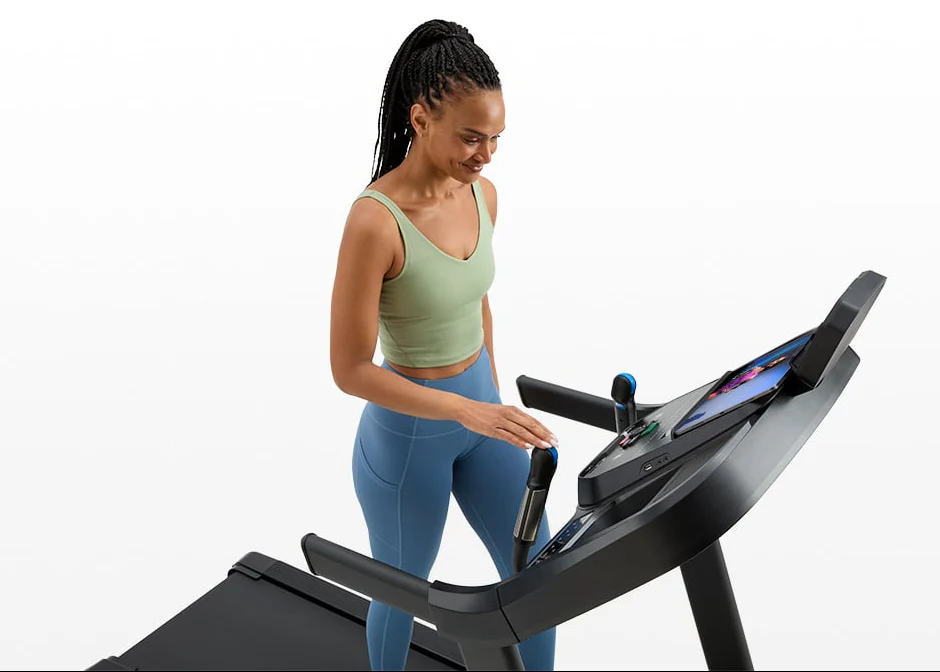 7.0 AT Treadmill - Image 9